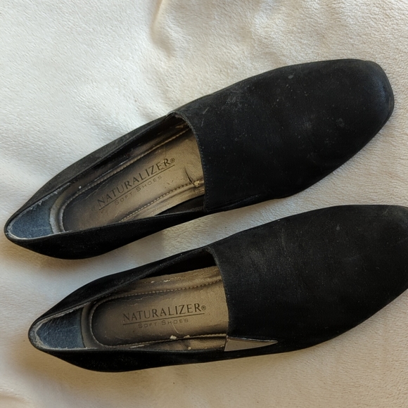 Naturalizer black suede shoes, 2 inch heel, size 7M - Picture 4 of 6